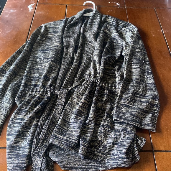 Jones NY size XL top. Approximately 29 inches long. Gold & black. Nice condition - Picture 5 of 7